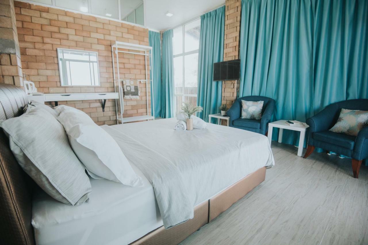 Ombak Deru Lodge Marang Bagian luar foto