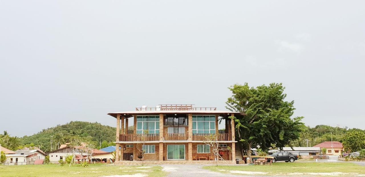 Ombak Deru Lodge Marang Bagian luar foto