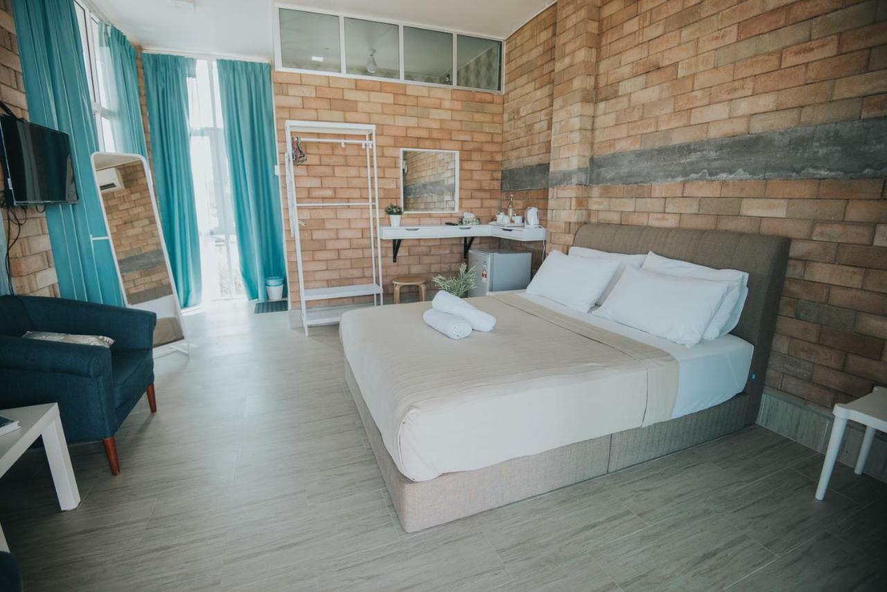 Ombak Deru Lodge Marang Bagian luar foto